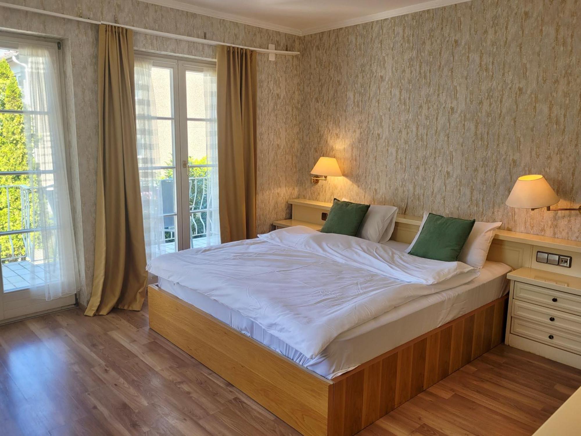 See-Hotel Seeschau - Direkt Am Bodenseeufer Reichenau Kültér fotó